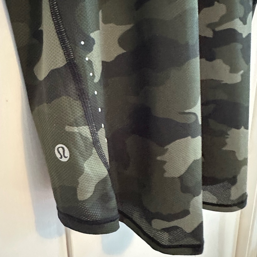 like new | Lululemon High-Neck Running and Training T-Shirt